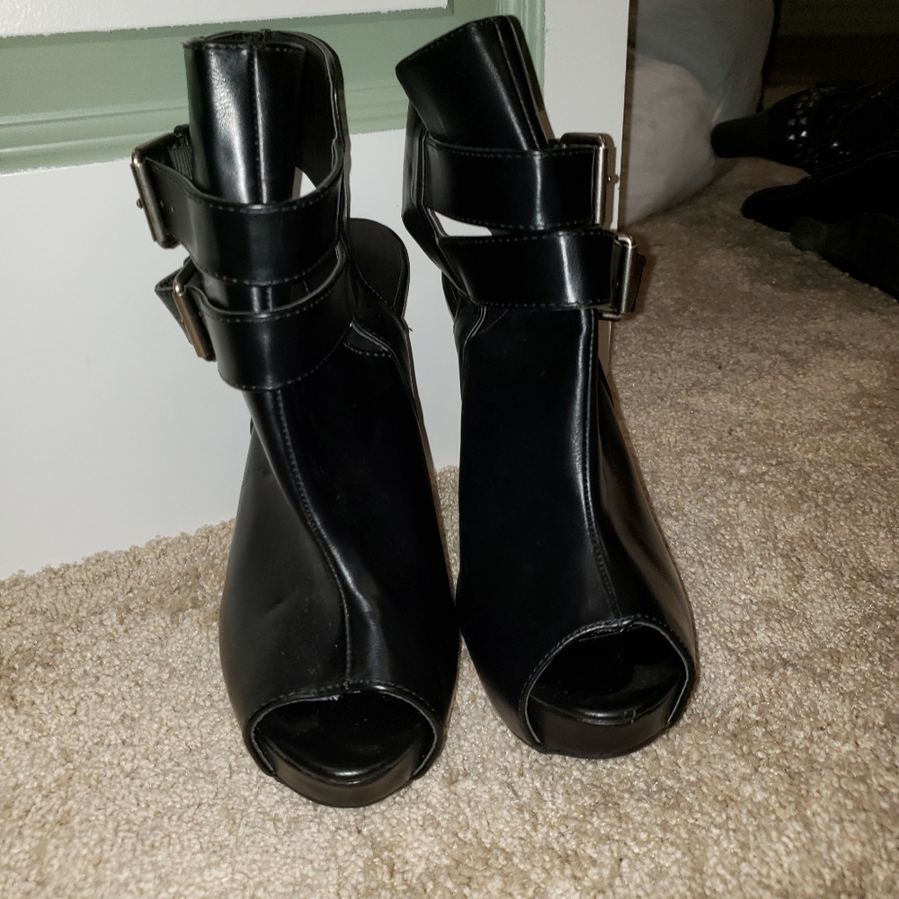 Open toed heels